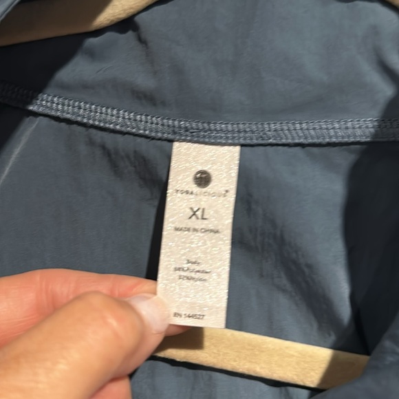YOGAlicious Slate Blue Wind Breaker. Cute Oversized front Pocket locket! Size XL - Picture 3 of 5